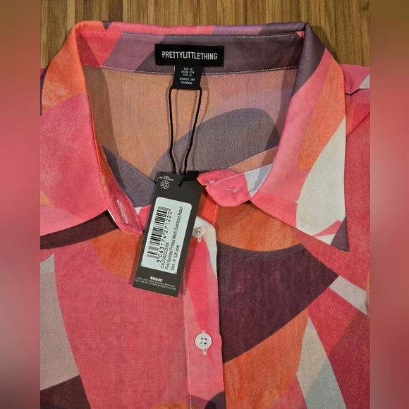 💚 NWT Prettty Little Thing Colorful Abstract Button-Up Blouse - Picture 6 of 11